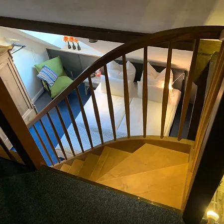 Historische Ferienwohnung Mit Sauna Und Dachterrasse Лих