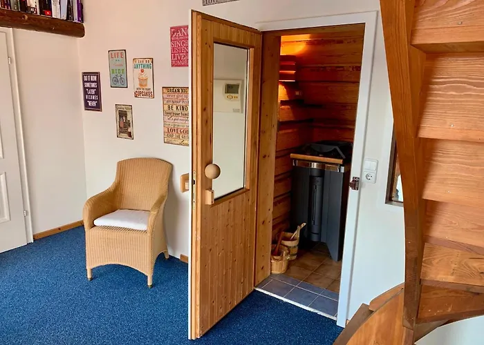 Historische Ferienwohnung Mit Sauna Und Dachterrasse Лих